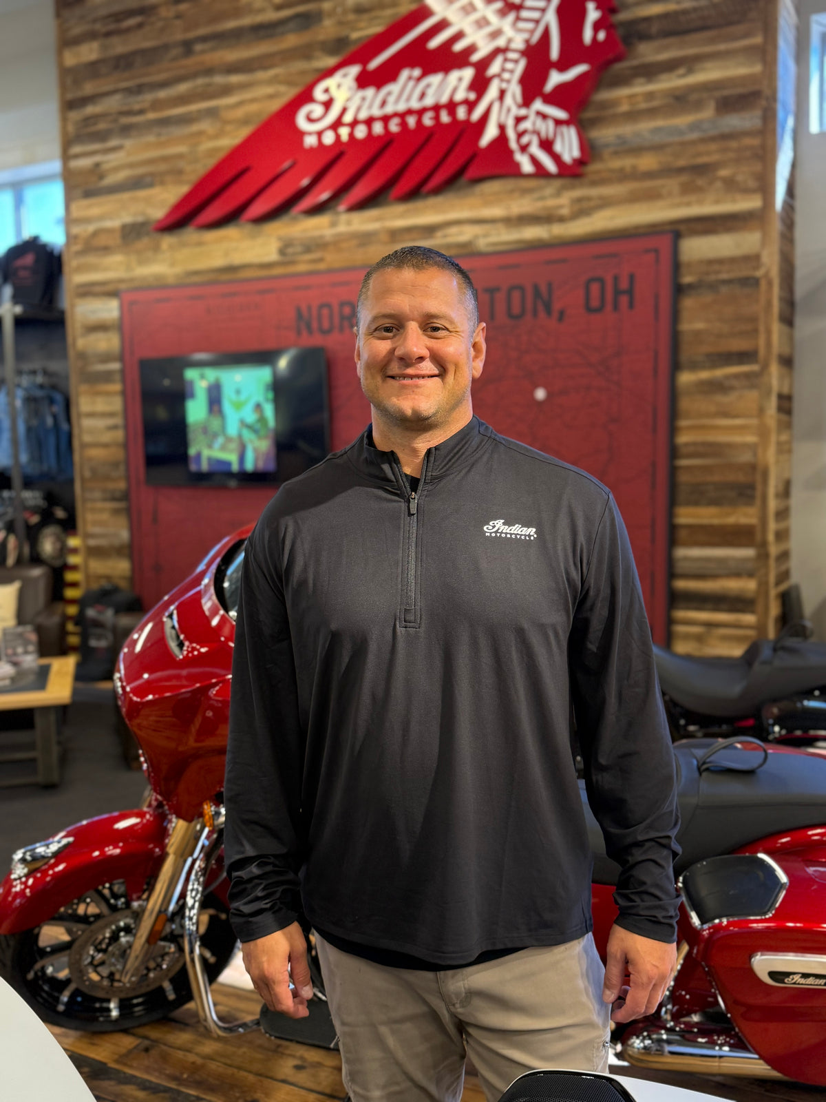 Indian Motorcycle Men's Essential Quarter Zip, Black | 2865728 — Bair's ...
